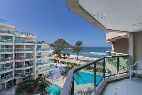 Πισίνα στο ή κοντά στο Apart hotel a Beira Mar na praia do Recreio