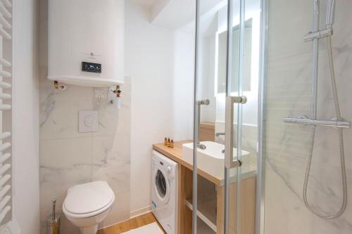 Photo de la galerie de l'établissement 400m du port, beau T2 entièrement rénové, à Toulon