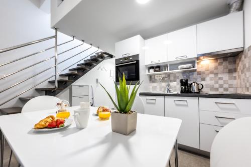 NEW Modern Studio Apartment Nina