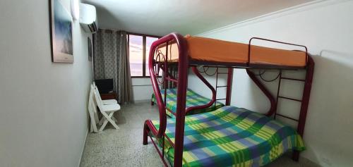 a bunk bed in a small room with a bunk bed at Los Alcatraces in Santa Marta
