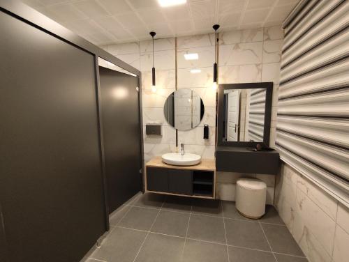 Ένα μπάνιο στο Sav-ir Suit Otel