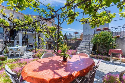 a table with a potted plant on it in a yard at Holiday home in Cres - Insel Cres 47403 in Cres