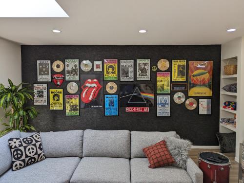 Gallery image of Groovy Retro Music Lovers Mid-Mod Experience! - Downtown Prime in Saint Peter