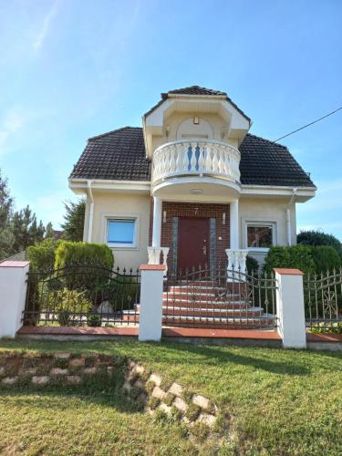 Apartamenty Junona nad morzem, w domu z ogrodem, obok Stegna i Jantar