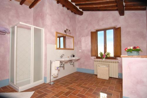 Ett badrum på Tenuta Santagnese