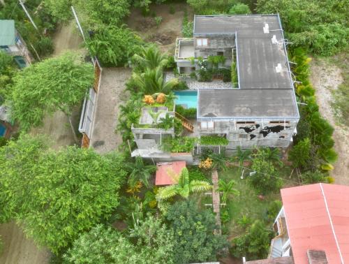 an overhead view of a house with a yard at Hermanos Perdidos Surf in Las Tunas