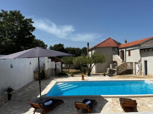 Family-friendly apartments with swimming pool Radasinovci, Biograd - 22312