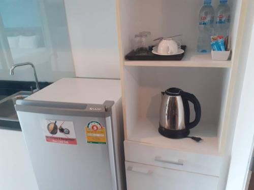 Una cocina o zona de cocina en Panwa Beach Side Beachfront
