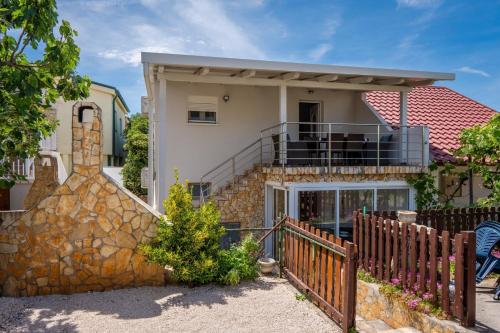 Apartments with parking spaces Vir - 23251