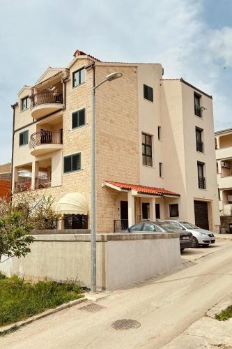 Apartments with a parking space Split - 23263