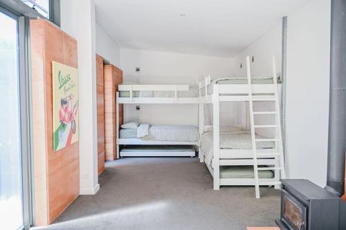 a bedroom with two bunk beds in a room at The Old Dairy at Kangaloon in East Kangaloon