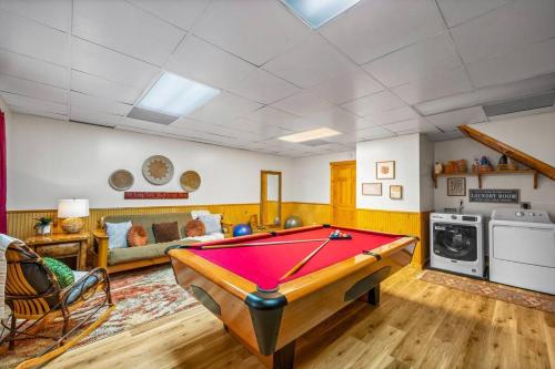 Log Cabin, Hot Tub, Fireplace, Pool Table & Views! photo 20