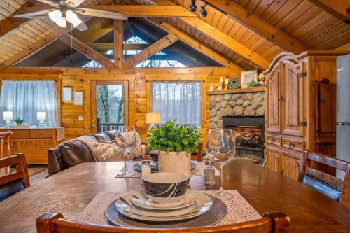 Log Cabin, Hot Tub, Fireplace, Pool Table & Views! photo 4