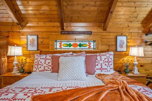Log Cabin, Hot Tub, Fireplace, Pool Table & Views! photo 23
