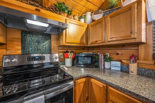 Log Cabin, Hot Tub, Fireplace, Pool Table & Views! photo 26