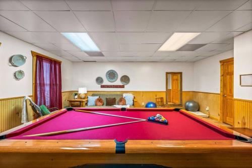 Log Cabin, Hot Tub, Fireplace, Pool Table & Views! photo 27