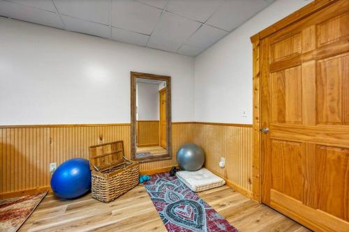 Log Cabin, Hot Tub, Fireplace, Pool Table & Views! photo 30