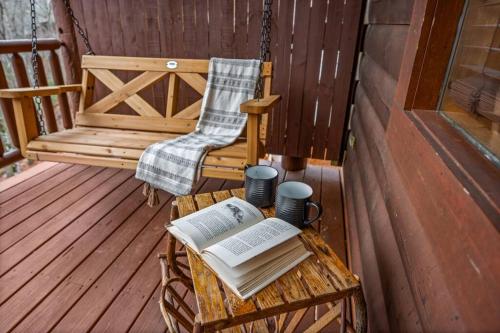 Log Cabin, Hot Tub, Fireplace, Pool Table & Views! photo 21