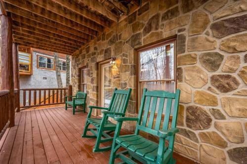 Log Cabin, Hot Tub, Fireplace, Pool Table & Views! photo 38