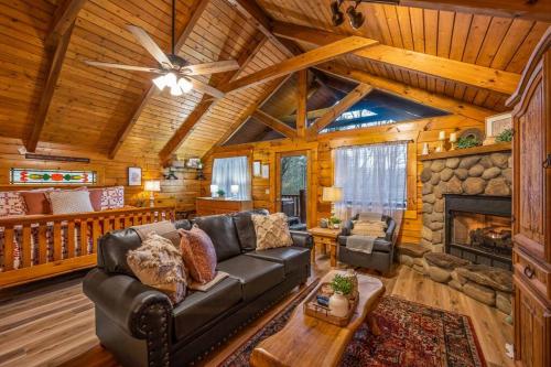 Log Cabin, Hot Tub, Fireplace, Pool Table & Views! photo 40