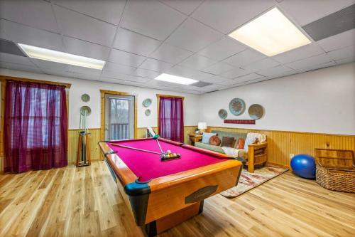 Log Cabin, Hot Tub, Fireplace, Pool Table & Views! photo 46