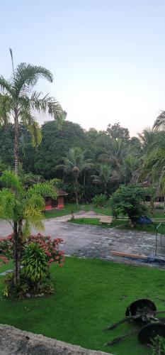 Taman di luar Chales Internacional