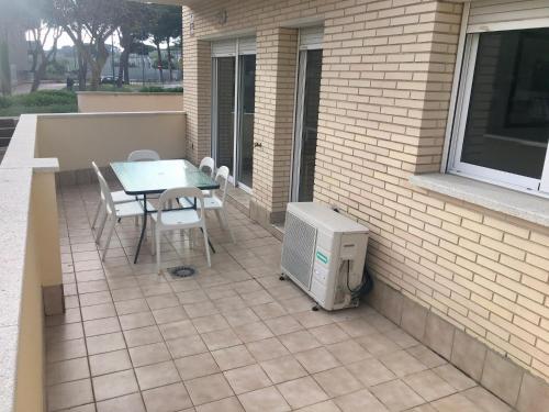 ENJOY your HOLIDAYS with us !!, TERRACE 25m2 - Apartment 65m2 3 Bedrooms, Capacity 4-6pers, WIFI, IDEAL to DIGITAL NOMAD Beach 5min walking, 4 Pools, Parking Opt, Air Conditioning