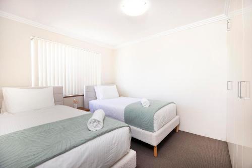 Una cama o camas en una habitación de Pebbles
