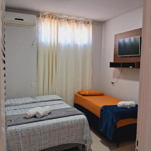 Ένα ή περισσότερα κρεβάτια σε δωμάτιο στο Flat compacto e mobiliado próximo a rodoviária aeroporto