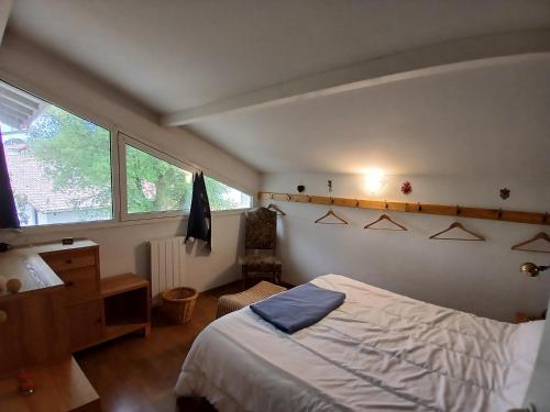 Postel nebo postele na pokoji v ubytování Spacieuse maison familiale 11 pers. avec jardin près du port de Capbreton - FR-1-239-1001