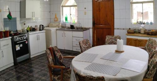 Kuchyň nebo kuchyňský kout v ubytování Acogedora casa de campo en Pelarco