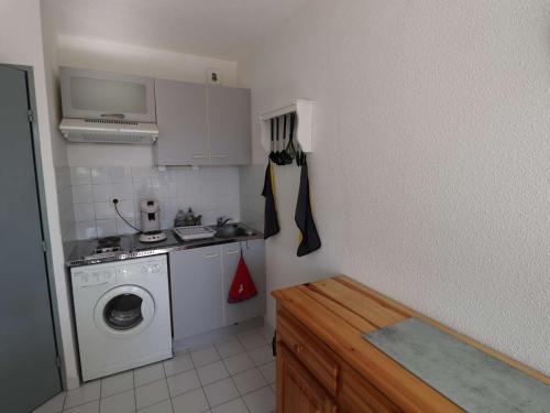 Photo de la galerie de l'établissement Studio Cabine au Grau-du-Roi: Proche Mer, Terrasse, Parking Privé, 4 Couchages - FR-1-307-265, au Grau-du-Roi