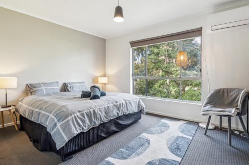 Ένα ή περισσότερα κρεβάτια σε δωμάτιο στο Churchill Condo