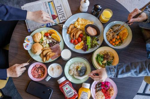 ホテルの敷地内または近くでの食事または食べ物