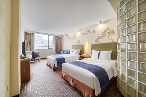 Katil atau katil-katil dalam bilik di Hangzhou Haixin Hotel