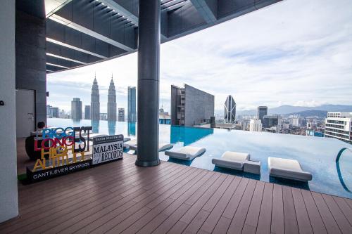 Bazén v ubytování Eaton Residences KLCC by Plush nebo v jeho okolí