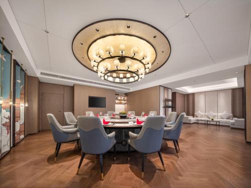 a conference room with a table and chairs and a chandelier at Holiday Inn Express Beijing Zhongguancun Tech Park by IHG l Next to The Old Summer Palace & Beijing Sport University l Taxi 10 Minutes to Summer Palace & Peking University & Tsinghua University in Beijing