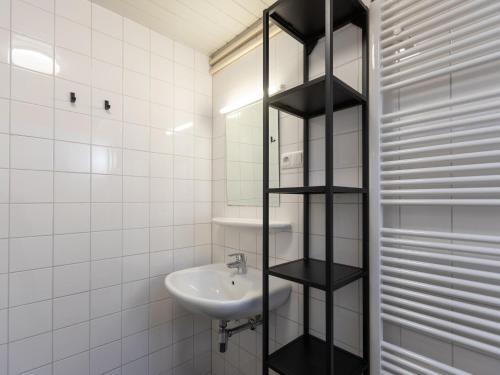 Ένα μπάνιο στο Romantic Bungalow in Mook