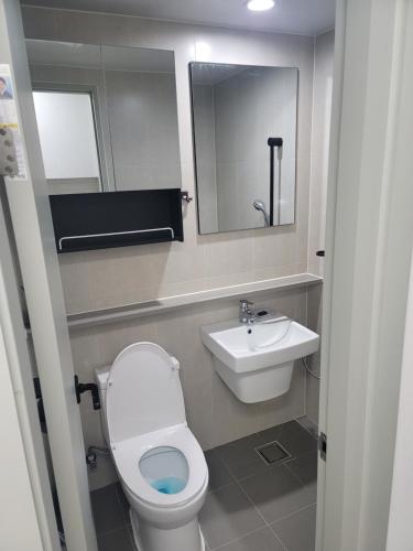 a small bathroom with a toilet and a sink at Hwagok rest area, Near the KIMPO Airport, MA-PO, KBS Arena, Gocheok Dome in Seoul