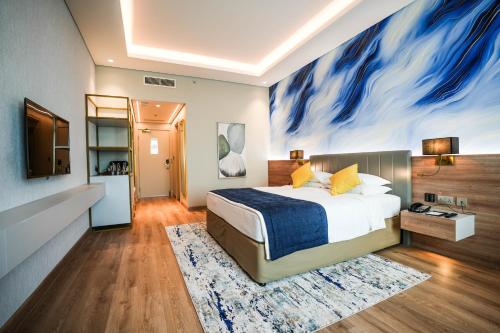 Mövenpick Grand Al Bustan Image