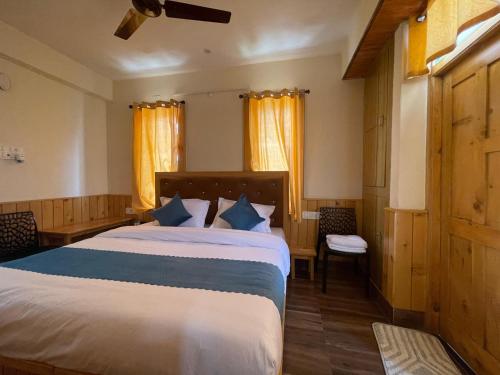 Ένα ή περισσότερα κρεβάτια σε δωμάτιο στο Hotel Diwan Sachpass Himalayan Brothers