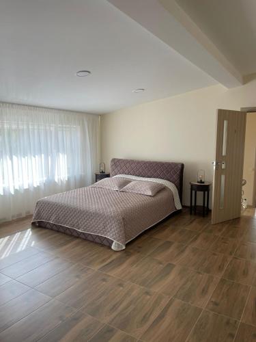 Ένα ή περισσότερα κρεβάτια σε δωμάτιο στο Alvydo apartamentai