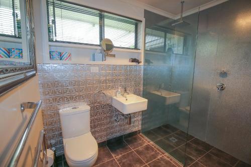 a bathroom with a toilet and a sink and a shower at Abbeville In Bright in Bright