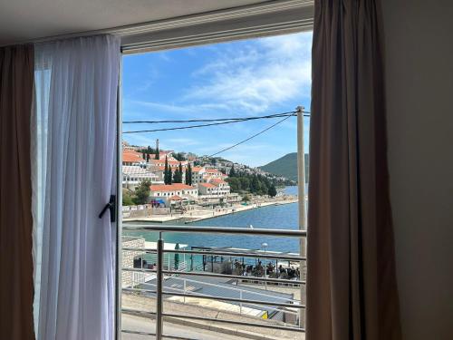 a room with a window with a view of the water at Villa Lasić Neum in Neum