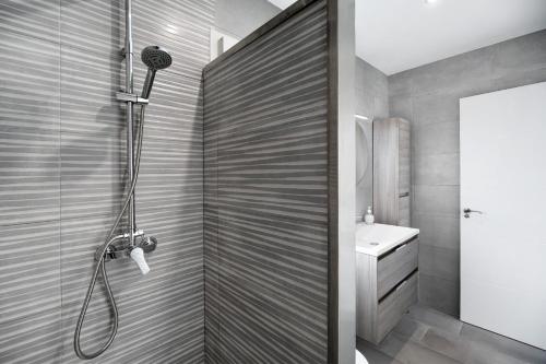 a bathroom with a shower and a sink at Dafer Piscina Privada in Chiclana de la Frontera