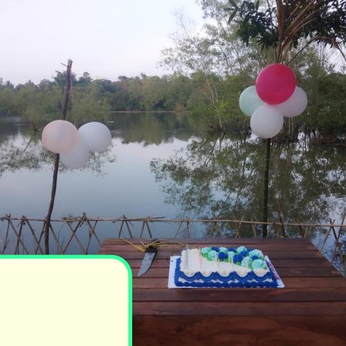 Θέα στο ποτάμι κοντά σε αυτό το bed & breakfast