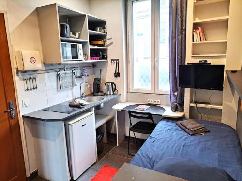 Studette Chabaud Rue