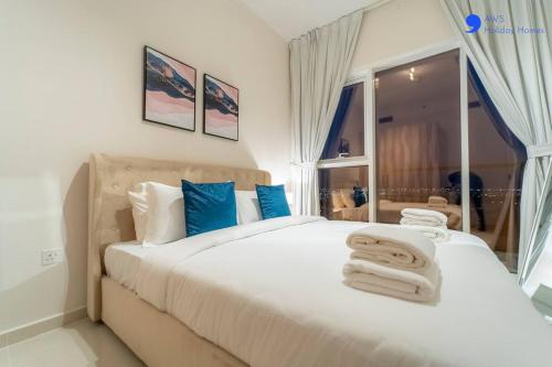 Postel nebo postele na pokoji v ubytování AWS Homes - Charming 1BR Apartment with Golf View
