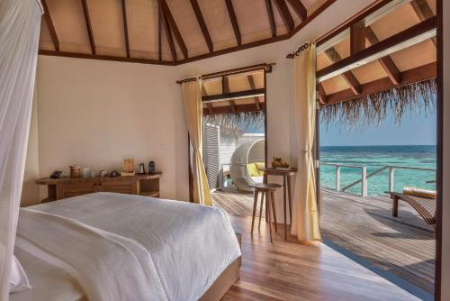 a bedroom with a bed and a view of the ocean at Drift Thelu Veliga Retreat in Dhangethi