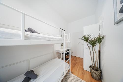 Postel nebo postele na pokoji v ubytování Nice Central City Room
